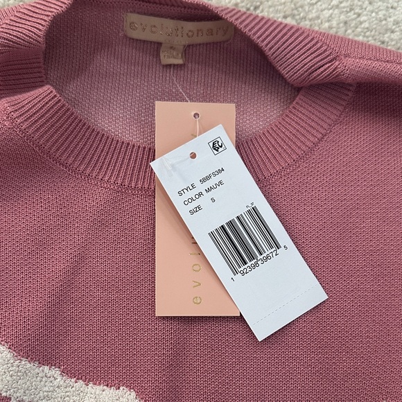 Elegant Pink Sweater with White Bow Accent - Picture 2 of 2